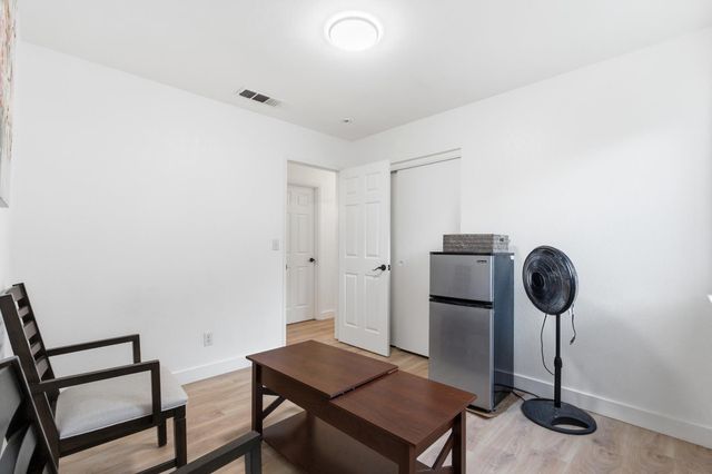 2404 E El Paso Avenue E, Fresno, CA 93720