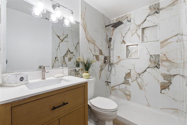 2404 E El Paso Avenue E, Fresno, CA 93720