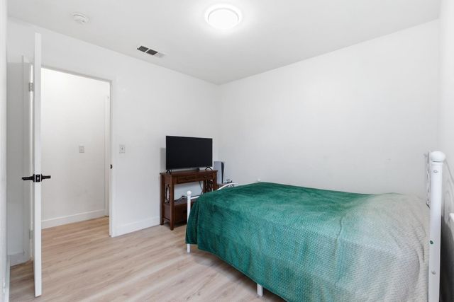 2404 E El Paso Avenue E, Fresno, CA 93720