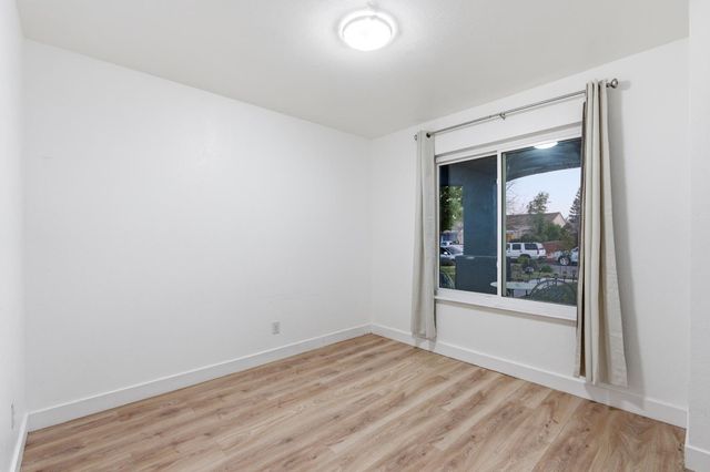 2404 E El Paso Avenue E, Fresno, CA 93720