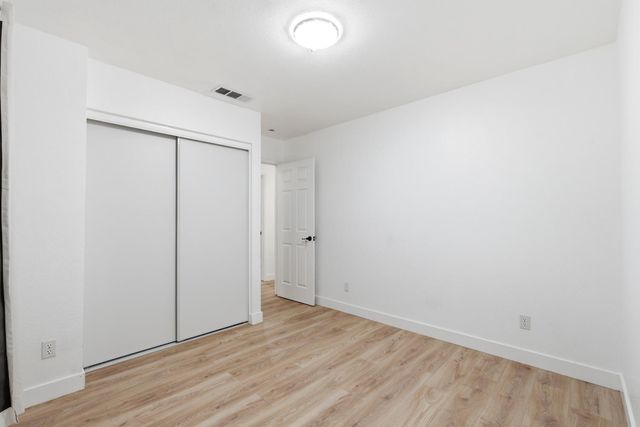 2404 E El Paso Avenue E, Fresno, CA 93720