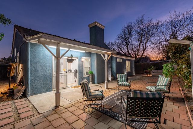 2404 E El Paso Avenue E, Fresno, CA 93720