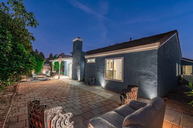 2404 E El Paso Avenue E, Fresno, CA 93720