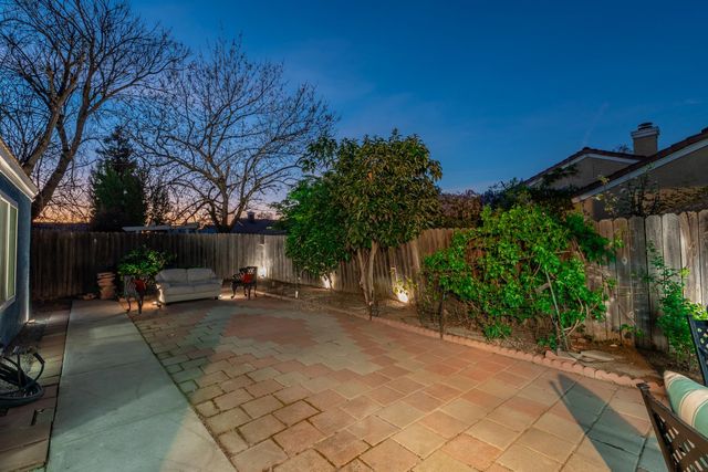 2404 E El Paso Avenue E, Fresno, CA 93720