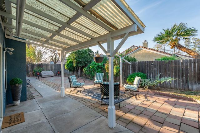 2404 E El Paso Avenue E, Fresno, CA 93720