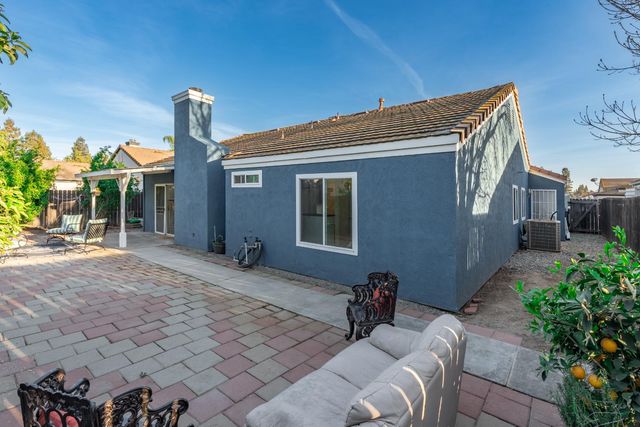 2404 E El Paso Avenue E, Fresno, CA 93720