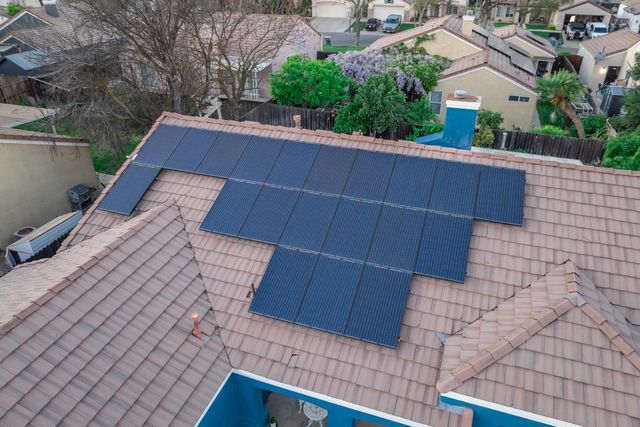 2404 E El Paso Avenue E, Fresno, CA 93720