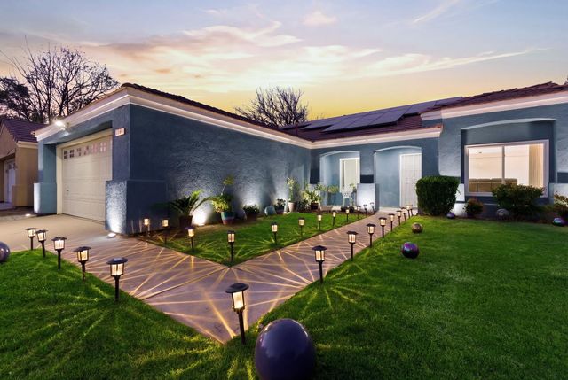 2404 E El Paso Avenue E, Fresno, CA 93720