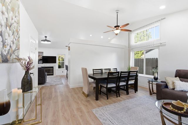 2404 E El Paso Avenue E, Fresno, CA 93720