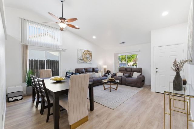 2404 E El Paso Avenue E, Fresno, CA 93720