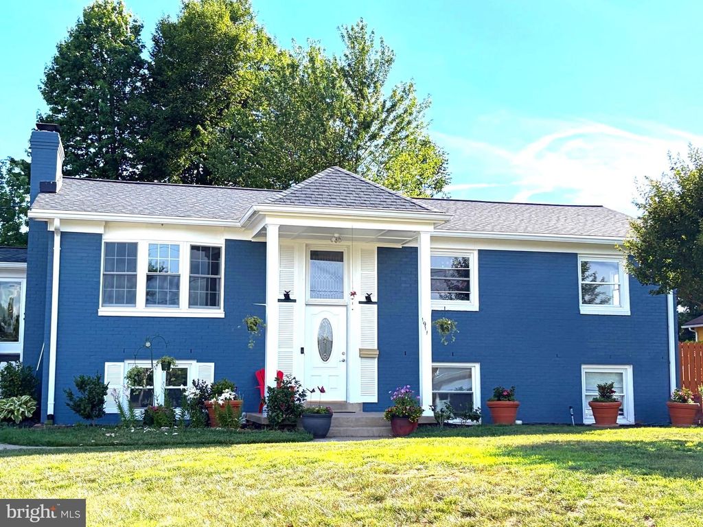 1911 STAFFORD ST, Woodbridge, VA 22191