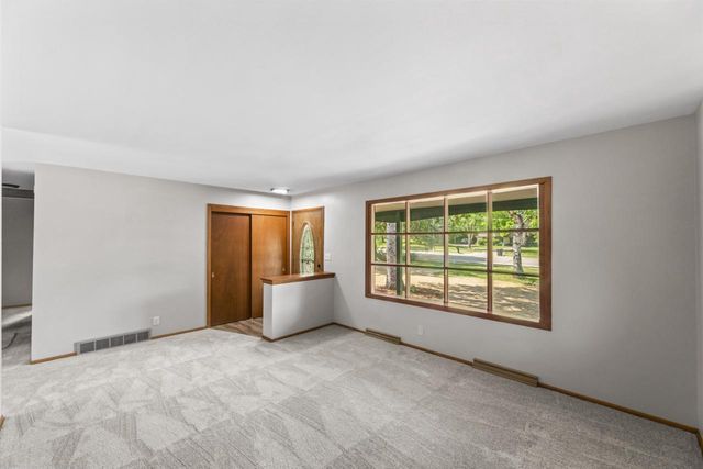 6101 W Edgerton AVENUE, Greendale, WI 53129