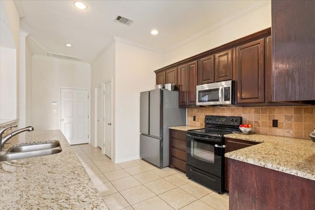 900 Queen Elizabeth Drive, Waco, TX 76657