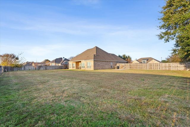 900 Queen Elizabeth Drive, Waco, TX 76657