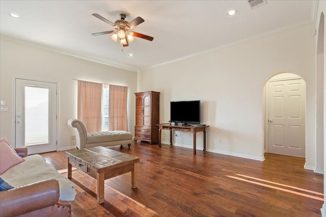 900 Queen Elizabeth Drive, Waco, TX 76657