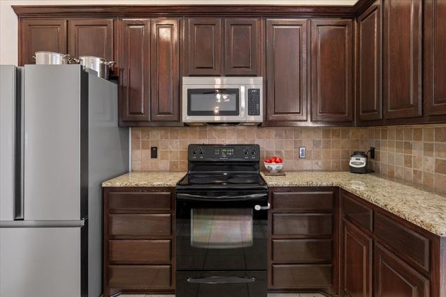 900 Queen Elizabeth Drive, Waco, TX 76657