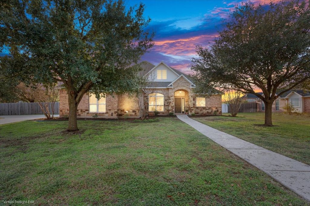 900 Queen Elizabeth Drive, Waco, TX 76657