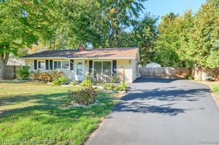 6230 Woodsdale Drive, Grand Blanc, MI 48439