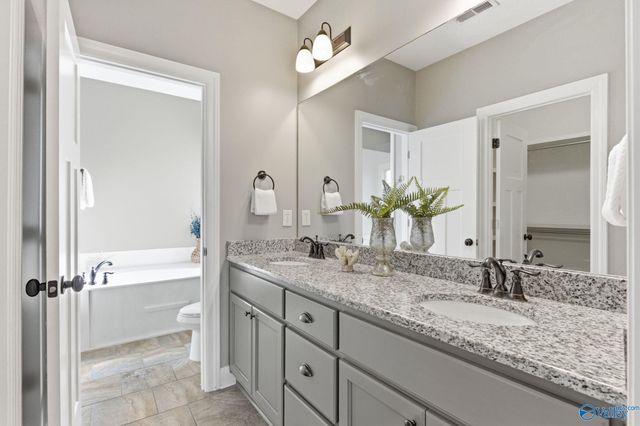 4406 Lake Willow Blvd SE, Owens Cross Roads, AL 35763