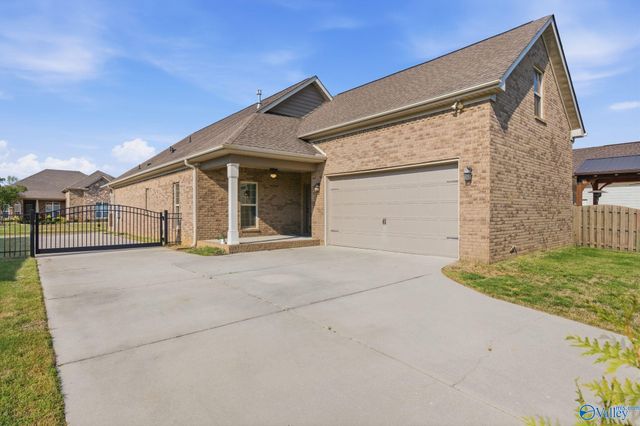 4406 Lake Willow Blvd SE, Owens Cross Roads, AL 35763