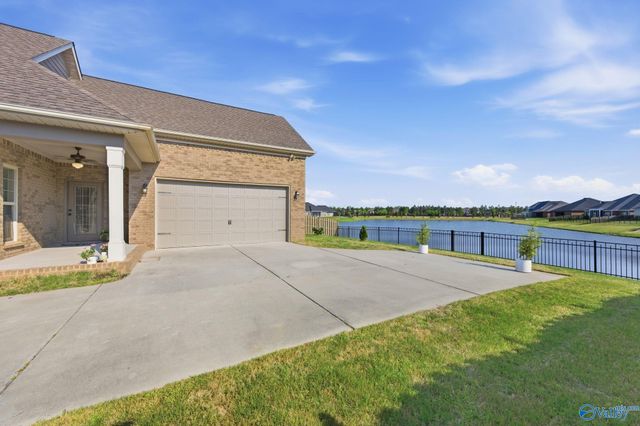 4406 Lake Willow Blvd SE, Owens Cross Roads, AL 35763