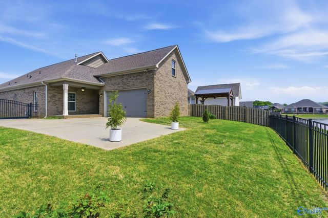 4406 Lake Willow Blvd SE, Owens Cross Roads, AL 35763