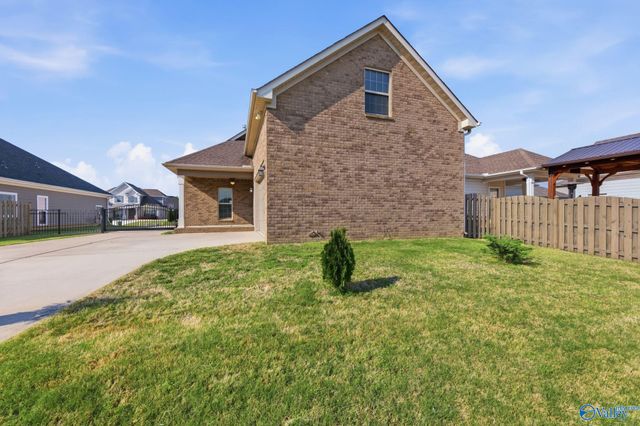 4406 Lake Willow Blvd SE, Owens Cross Roads, AL 35763