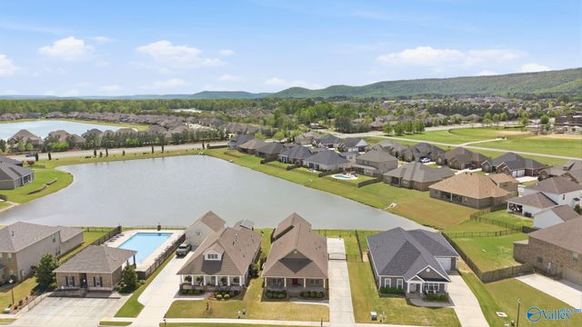 4406 Lake Willow Blvd SE, Owens Cross Roads, AL 35763