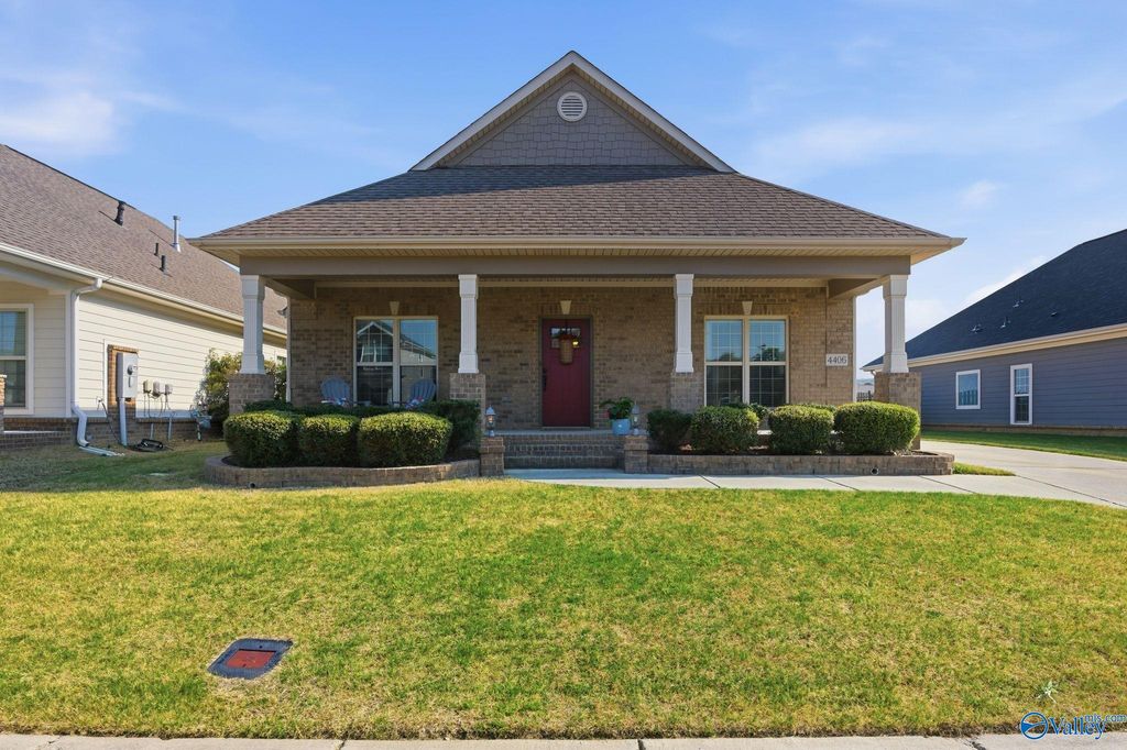 4406 Lake Willow Blvd SE, Owens Cross Roads, AL 35763