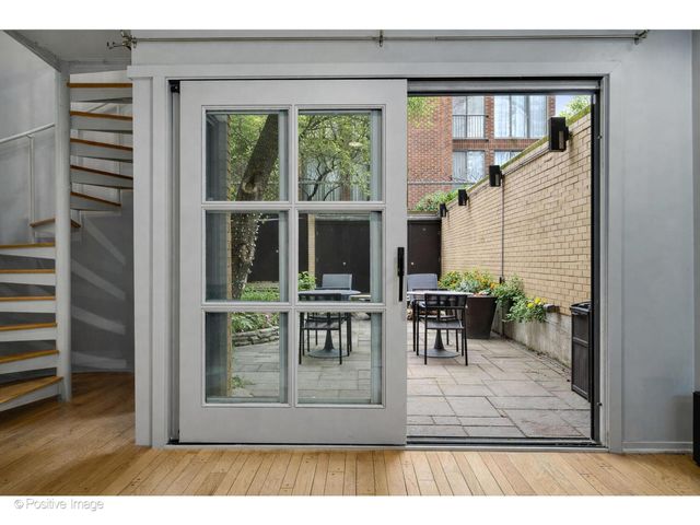 65 W Schiller Street, Chicago, IL 60610