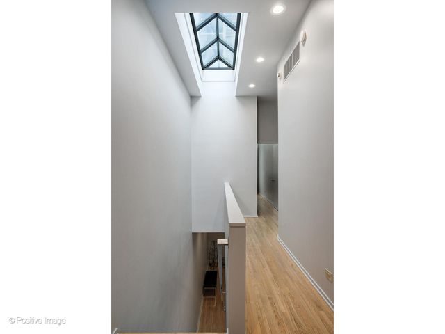 65 W Schiller Street, Chicago, IL 60610