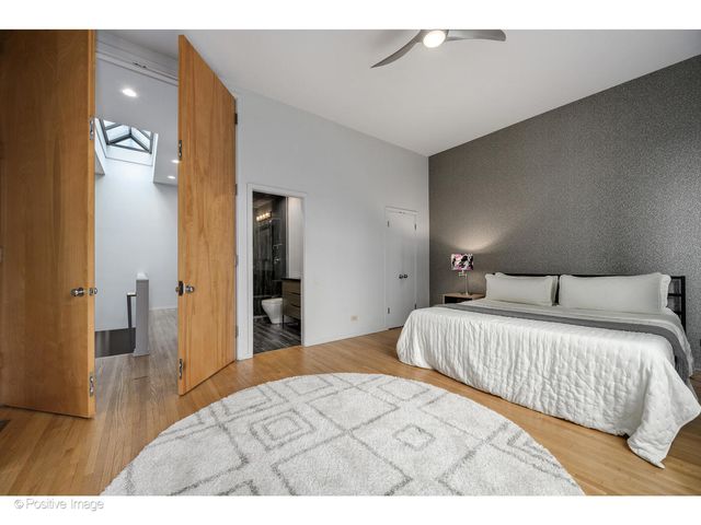 65 W Schiller Street, Chicago, IL 60610