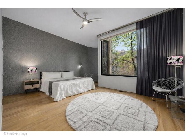 65 W Schiller Street, Chicago, IL 60610