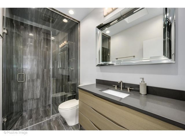 65 W Schiller Street, Chicago, IL 60610