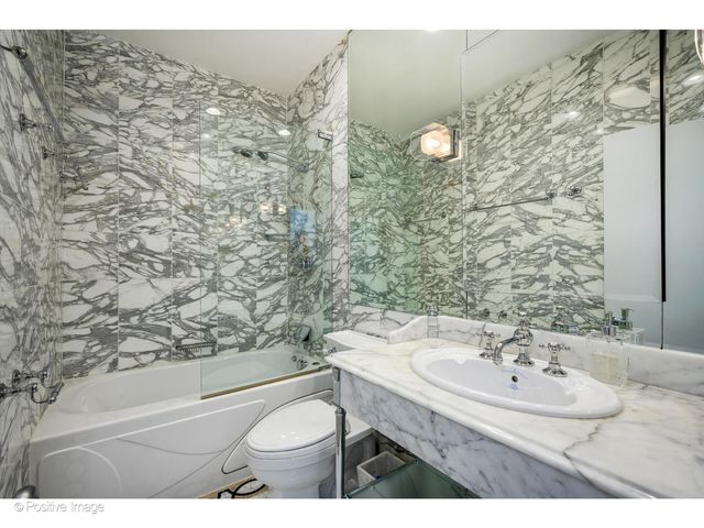 65 W Schiller Street, Chicago, IL 60610