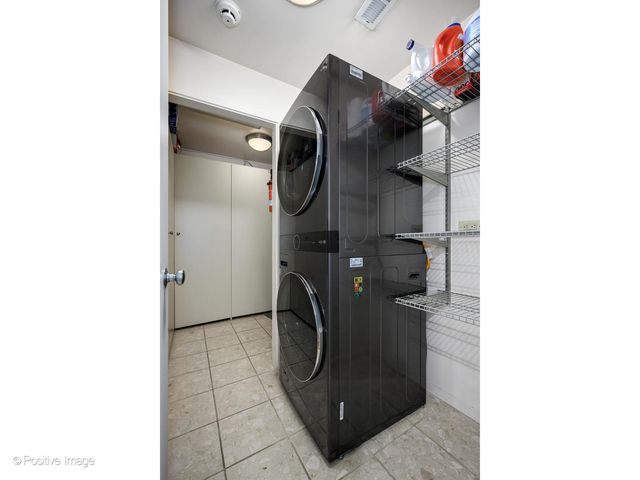 65 W Schiller Street, Chicago, IL 60610