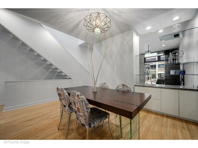 65 W Schiller Street, Chicago, IL 60610