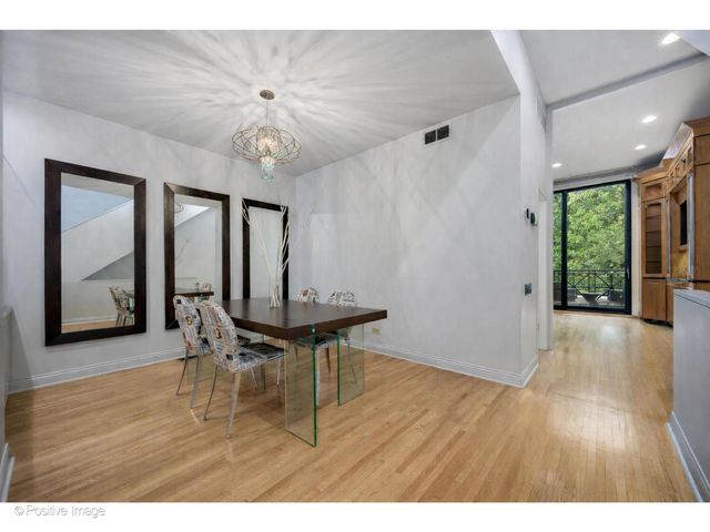 65 W Schiller Street, Chicago, IL 60610