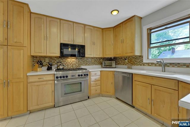 7 S 1st Street, Park Ridge, NJ 07656
