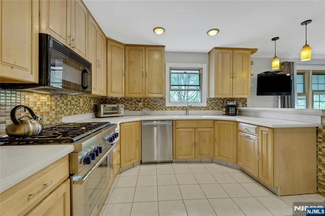 7 S 1st Street, Park Ridge, NJ 07656