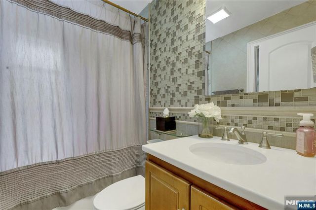 7 S 1st Street, Park Ridge, NJ 07656