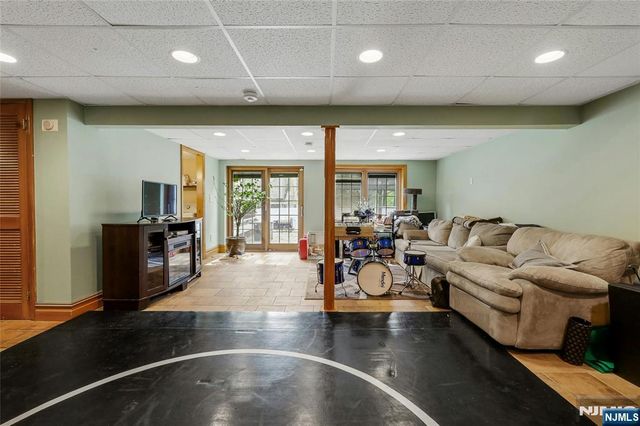 7 S 1st Street, Park Ridge, NJ 07656