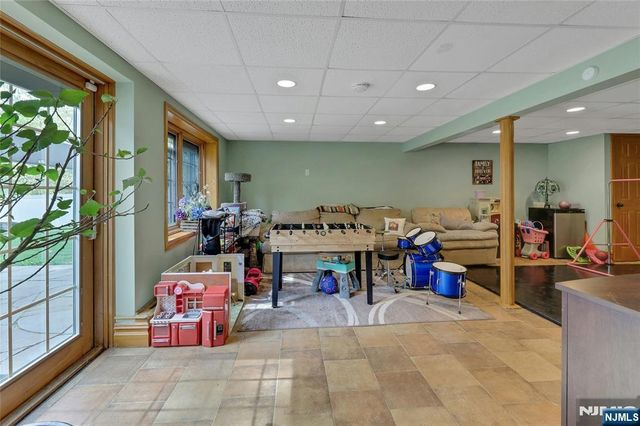 7 S 1st Street, Park Ridge, NJ 07656