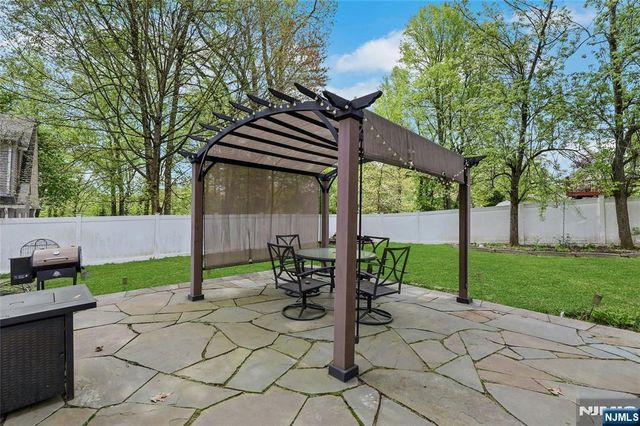 7 S 1st Street, Park Ridge, NJ 07656