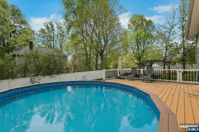 7 S 1st Street, Park Ridge, NJ 07656