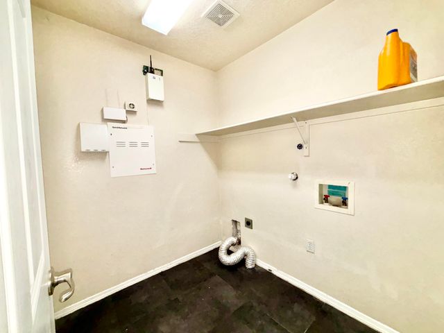 941 Carrizo Street NW, Los Lunas, NM 87031