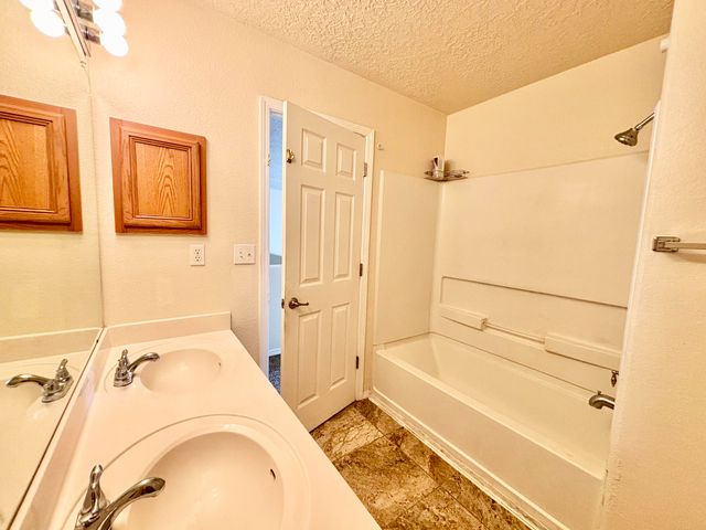 941 Carrizo Street NW, Los Lunas, NM 87031