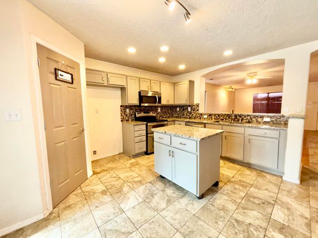 941 Carrizo Street NW, Los Lunas, NM 87031