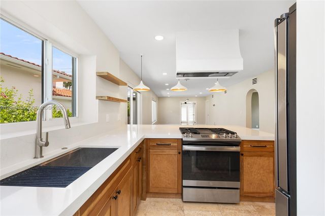 8934 Hawthorne Avenue, Surfside, FL 33154