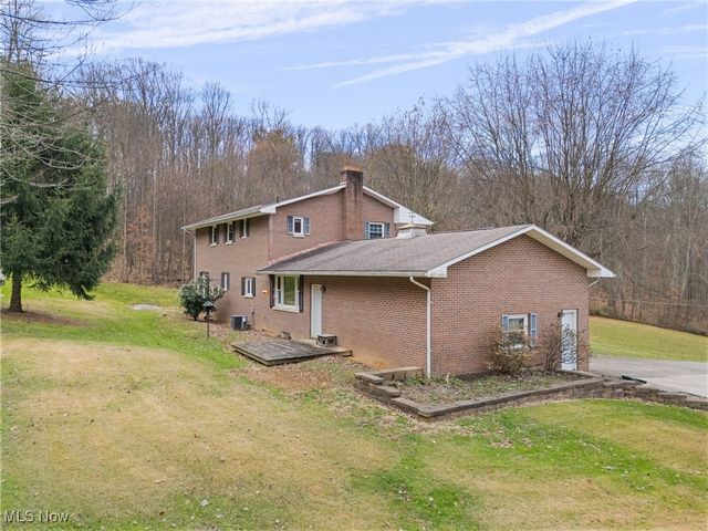 4140 Lace Road NW, Malvern, OH 44644